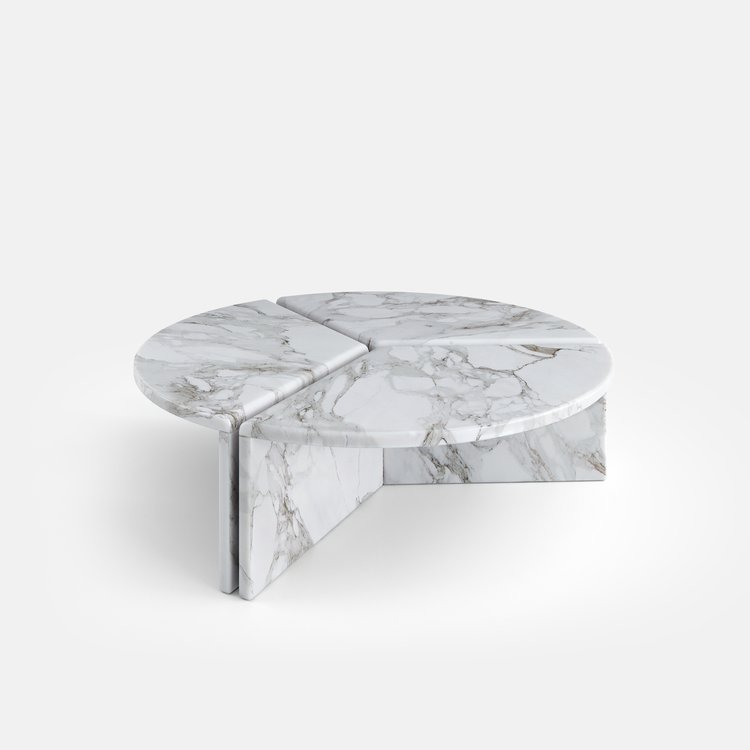 Table basse ronde en marbre à piètement géométrique