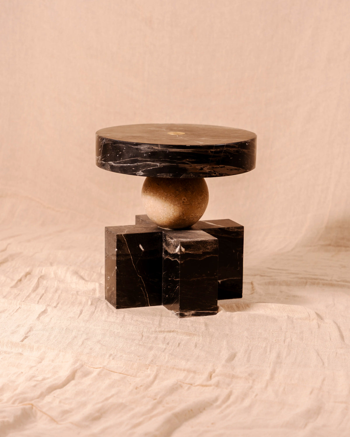Table d’appoint ronde en marbre noir et pierre naturelle