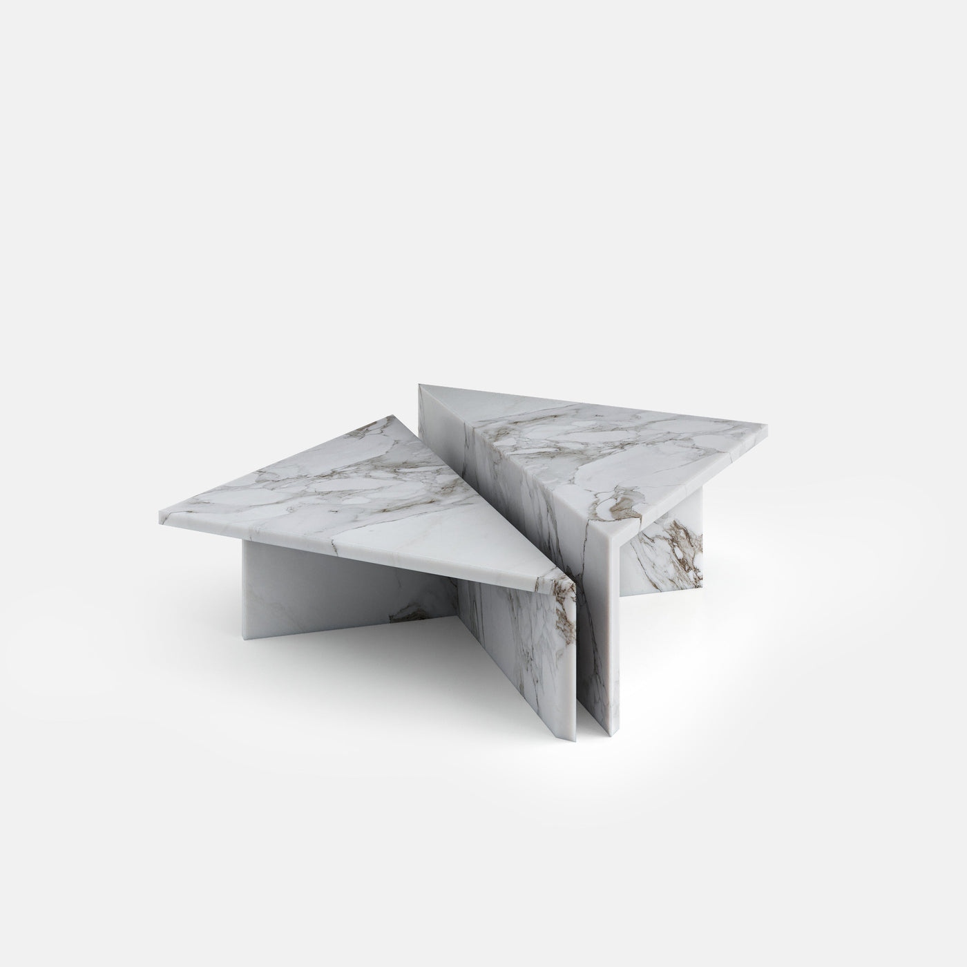 Table basse modulaire Dièdre composée de deux éléments triangulaires, configuration en Arabescato Corchia.