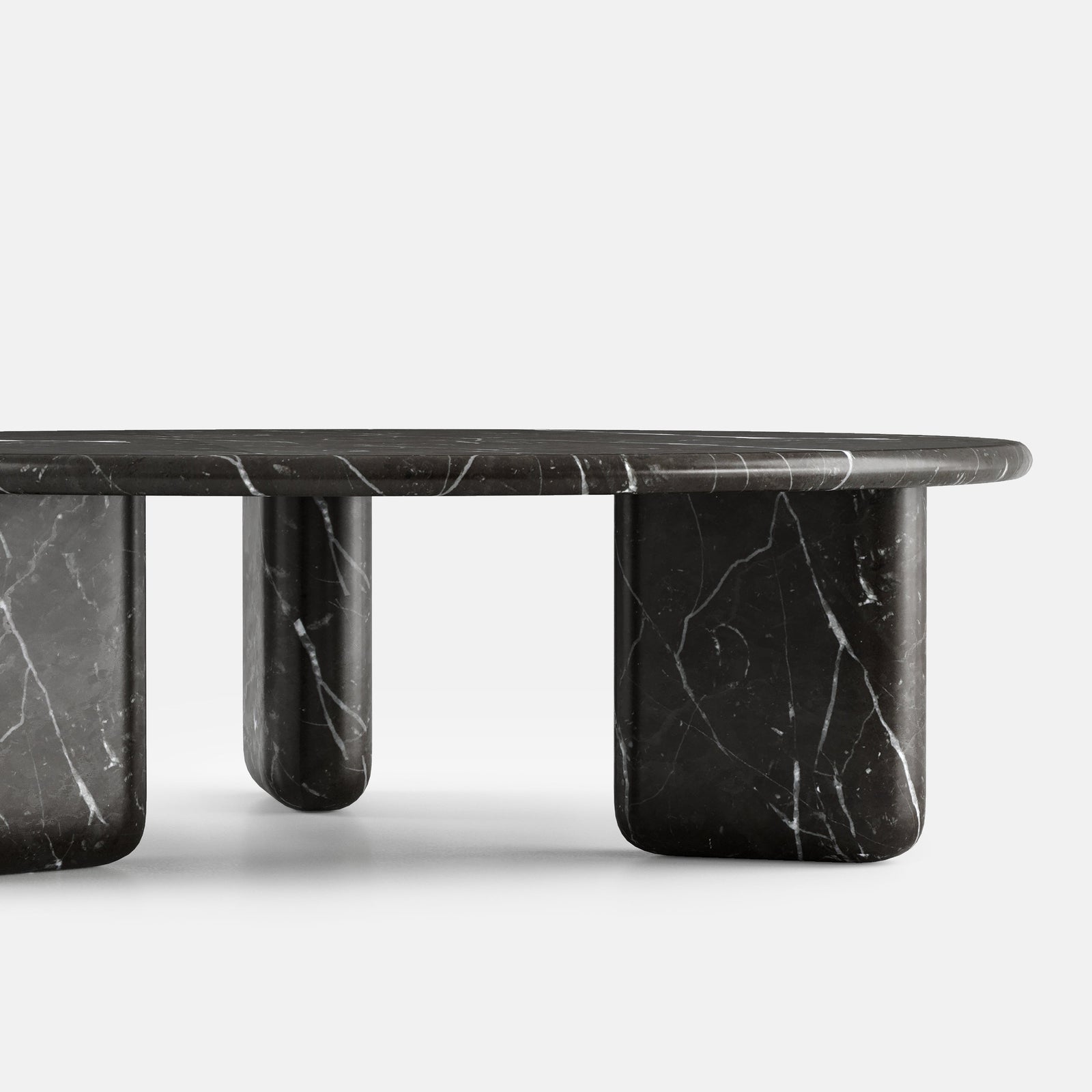 Détail du plateau et du piétement de la table basse Nocturne, configuration en marbre Nero Marquina.