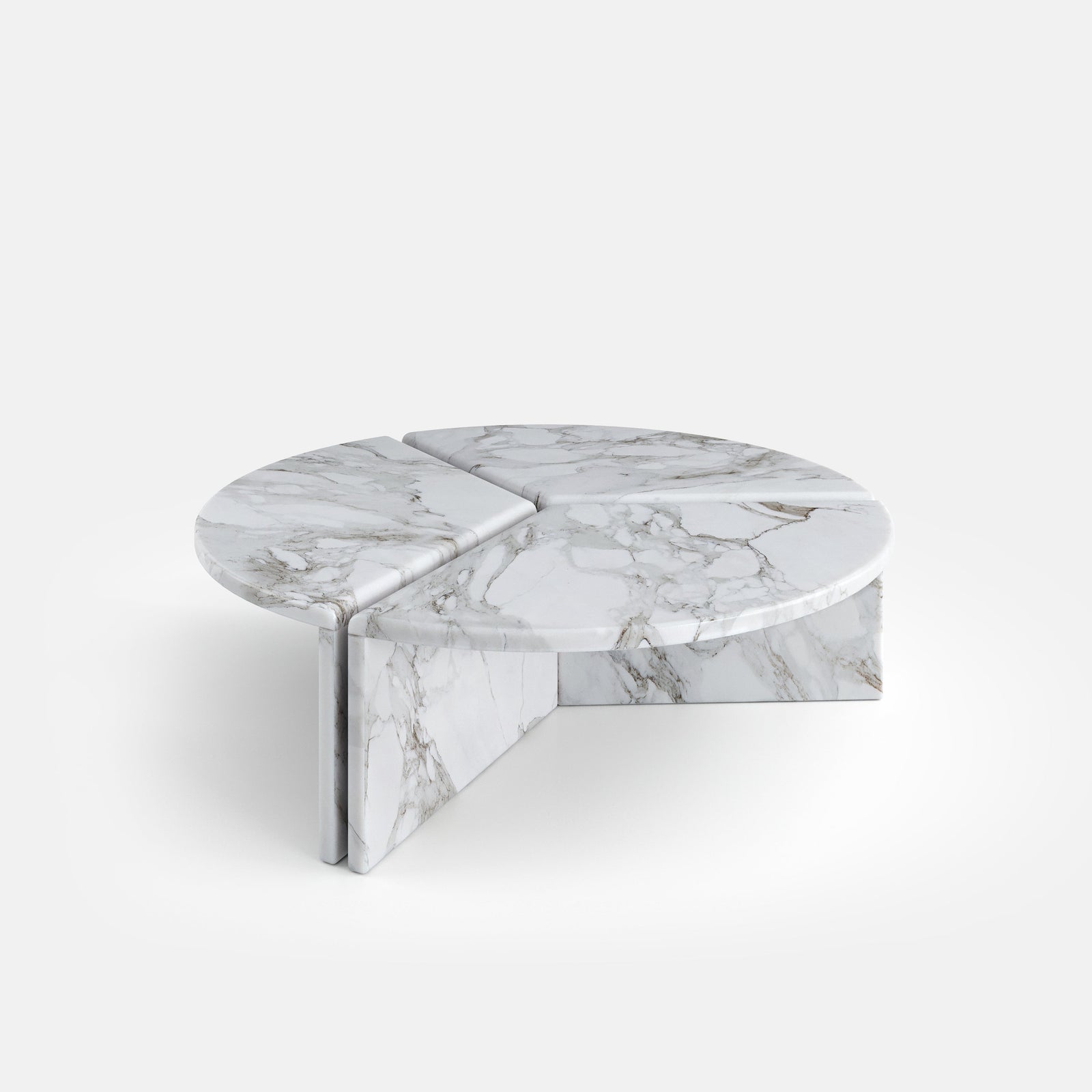 Table basse ronde Triptyque composée de trois éléments, vue en trois quarts, en Arabescato Corchia.